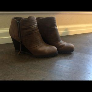 Jockey Wedge Booties